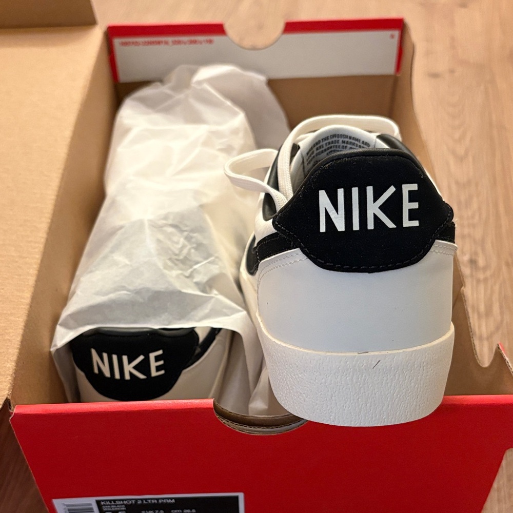 NEW Nike Classic White and Black Leather Sneakers (NWT, size 8.5) - Picture 4 of 4